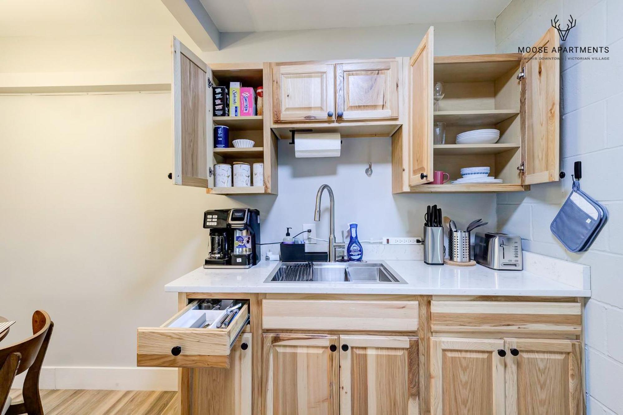 メンフィスThe Moose #9 - Brand New Luxe Modern Loft With Free Parking, King Bed & Fast Wifiアパートメント エクステリア 写真